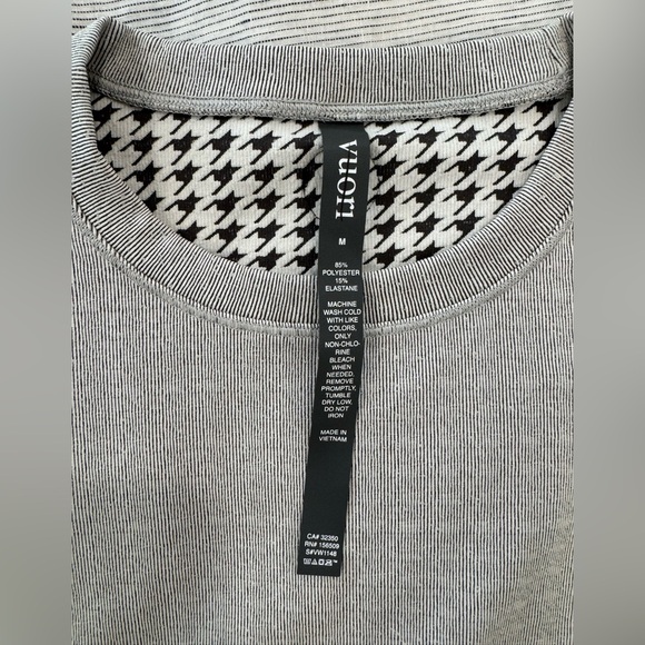 Vuori. Chilled out top. Houndstooth Gray Long Sleeve Women's Top - Picture 4 of 8